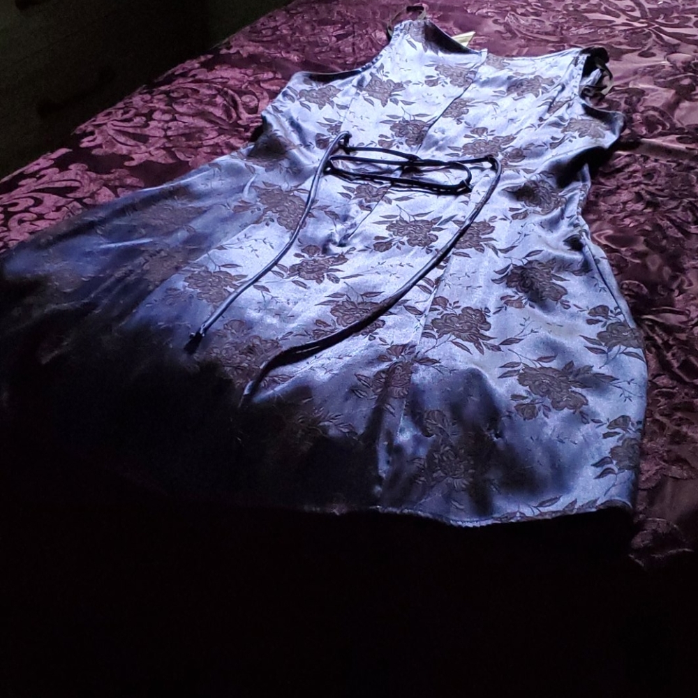 Dress - Picture 4 of 4